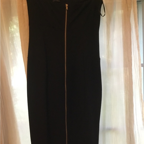 Strapless and sexy black dress. - Picture 3 of 5